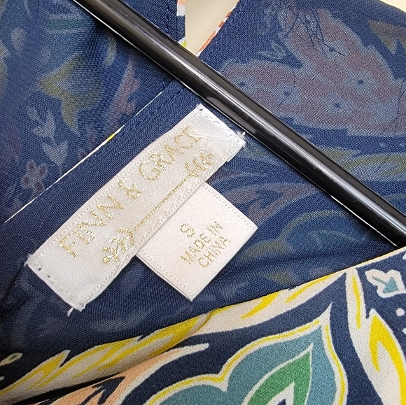 Fin & Grace Top Blue Green Mosaic Print Cold Shoulder Size Small - Picture 4 of 6